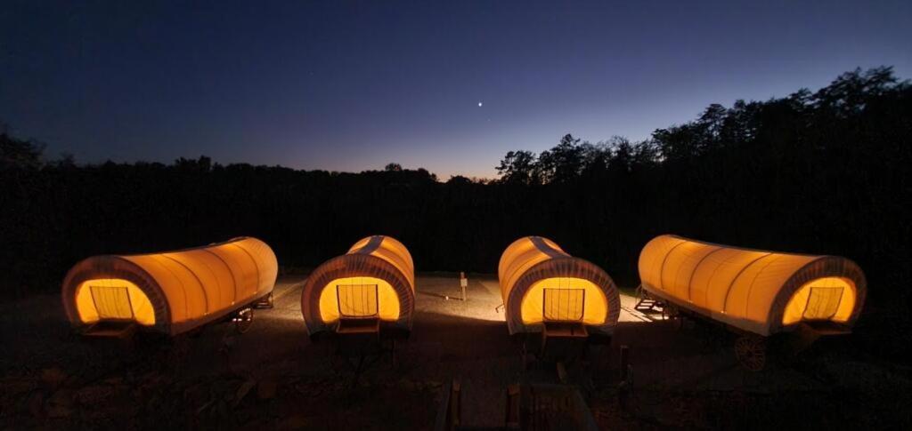 Smoky Hollow Outdoor Resort Covered Wagon セバービル エクステリア 写真