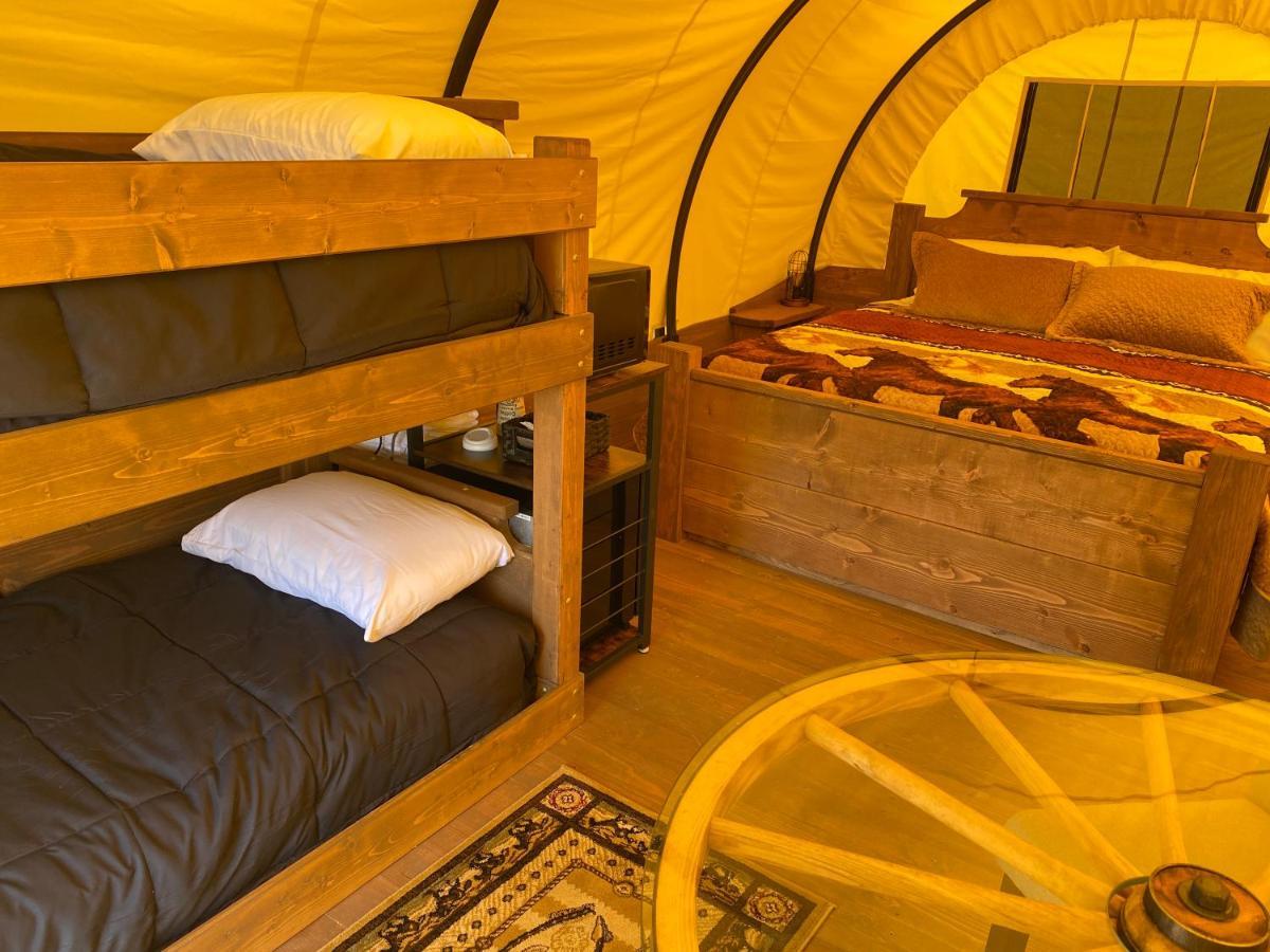 Smoky Hollow Outdoor Resort Covered Wagon セバービル エクステリア 写真