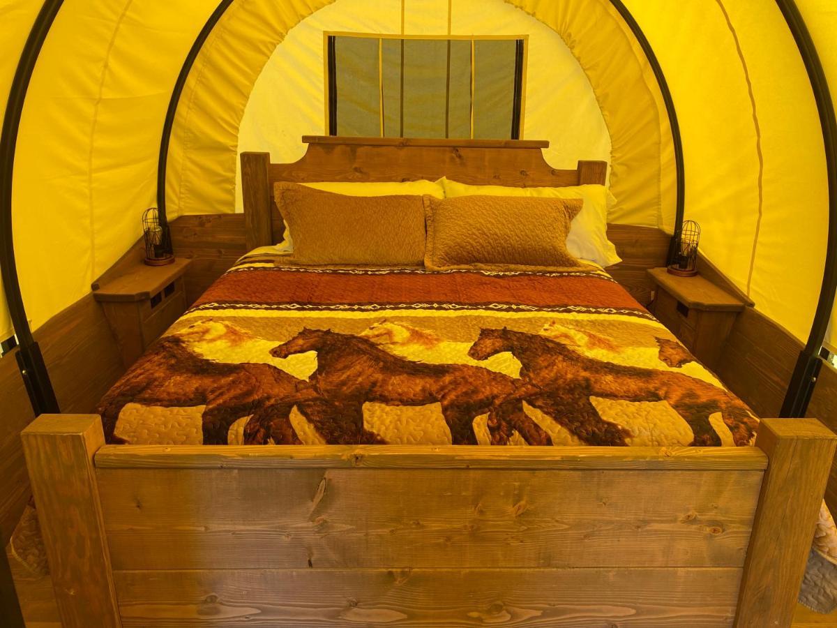 Smoky Hollow Outdoor Resort Covered Wagon セバービル エクステリア 写真