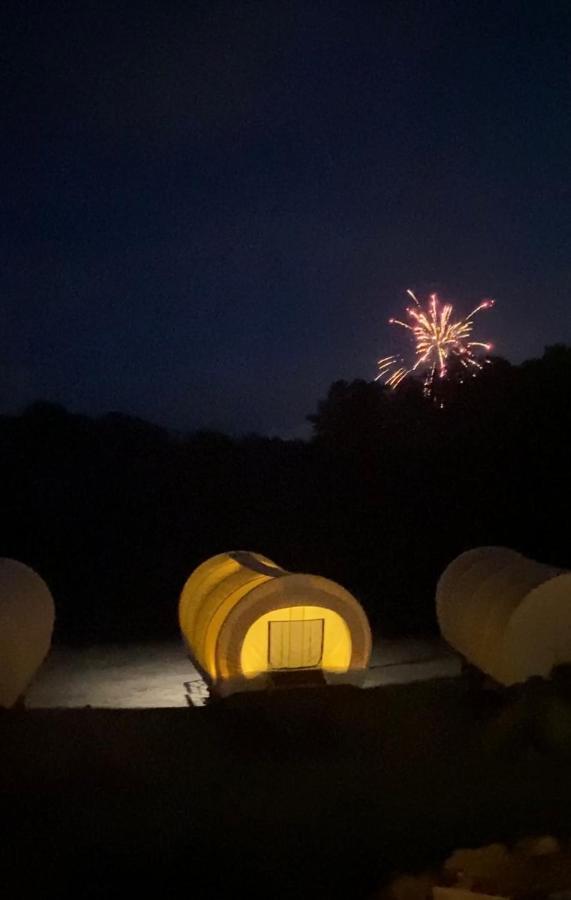 Smoky Hollow Outdoor Resort Covered Wagon セバービル エクステリア 写真