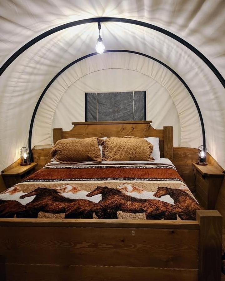 Smoky Hollow Outdoor Resort Covered Wagon セバービル エクステリア 写真